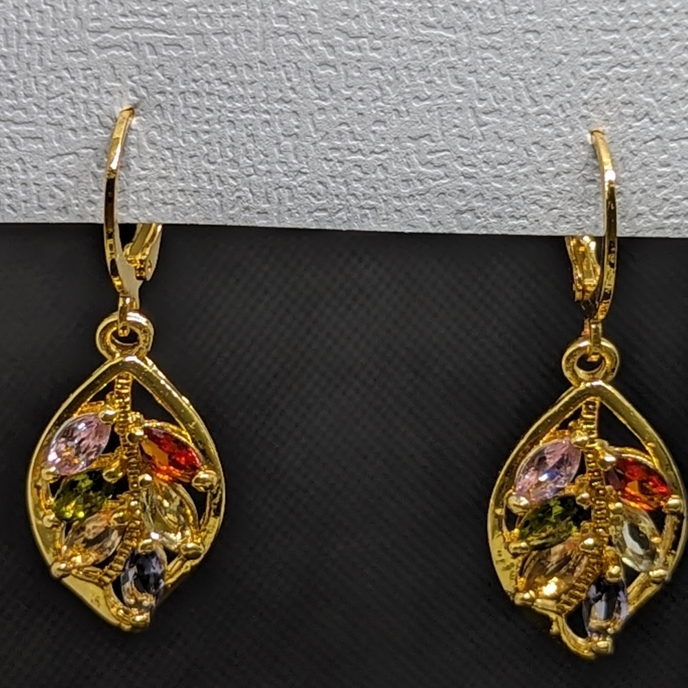 Earings - Picture 3 of 10